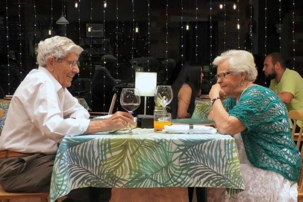 José María y Fina en 'First Dates'. (Mediaset)