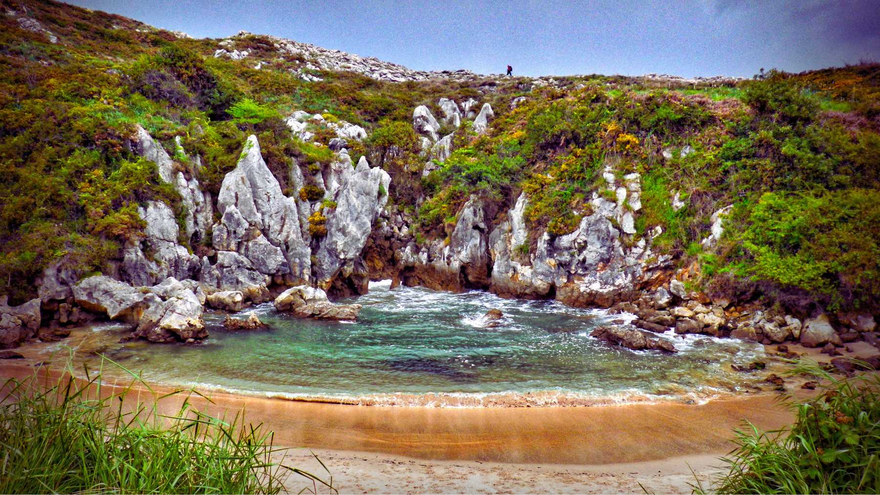 Playa de Gulpiyuri.