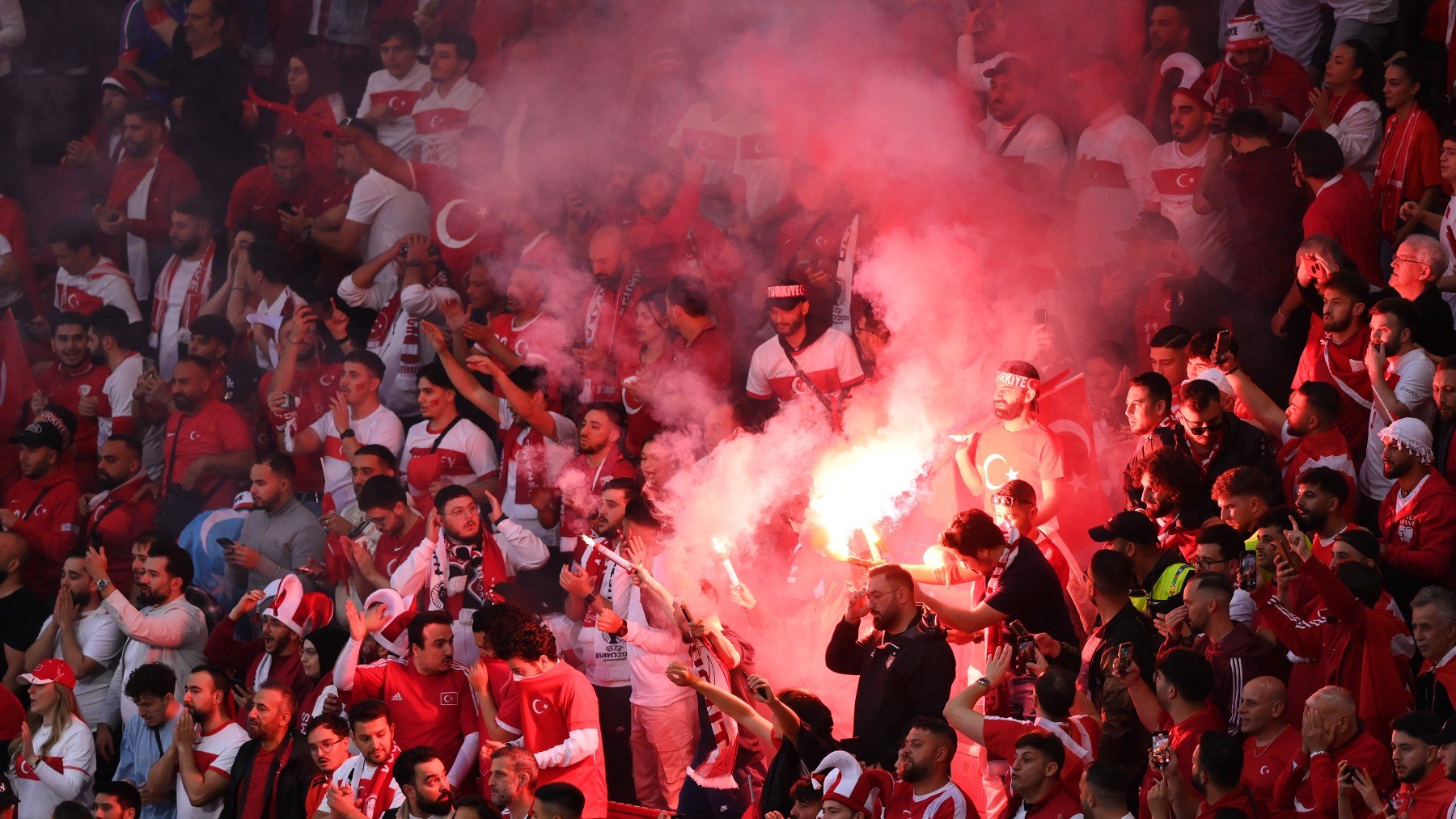 Aficionados de Turquía durante la Eurocopa. (Getty)