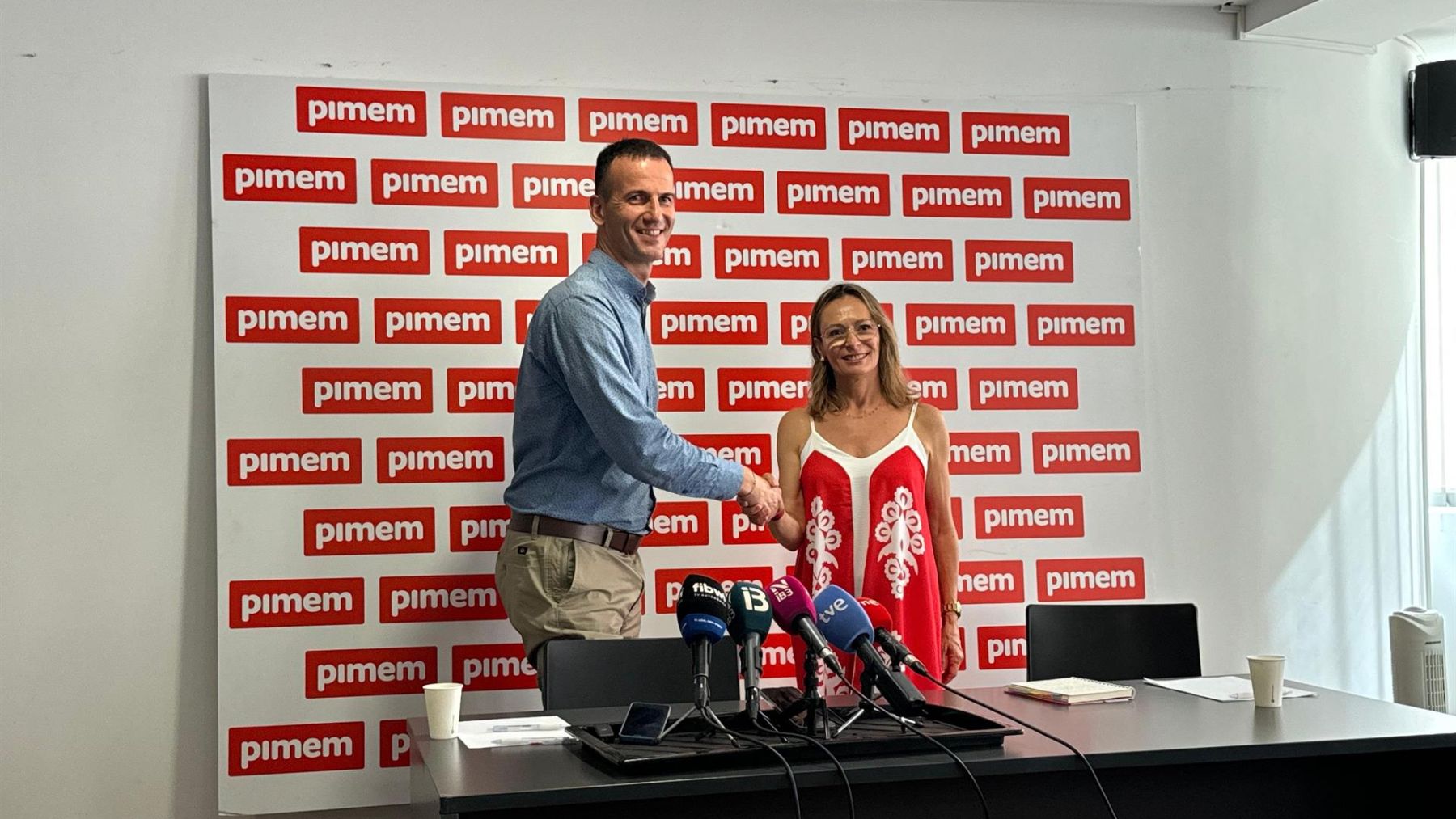 El presidente de Pimem, Jordi Mora, y la presidenta de Pimeco, Carolina Domingo. (Europa Press)