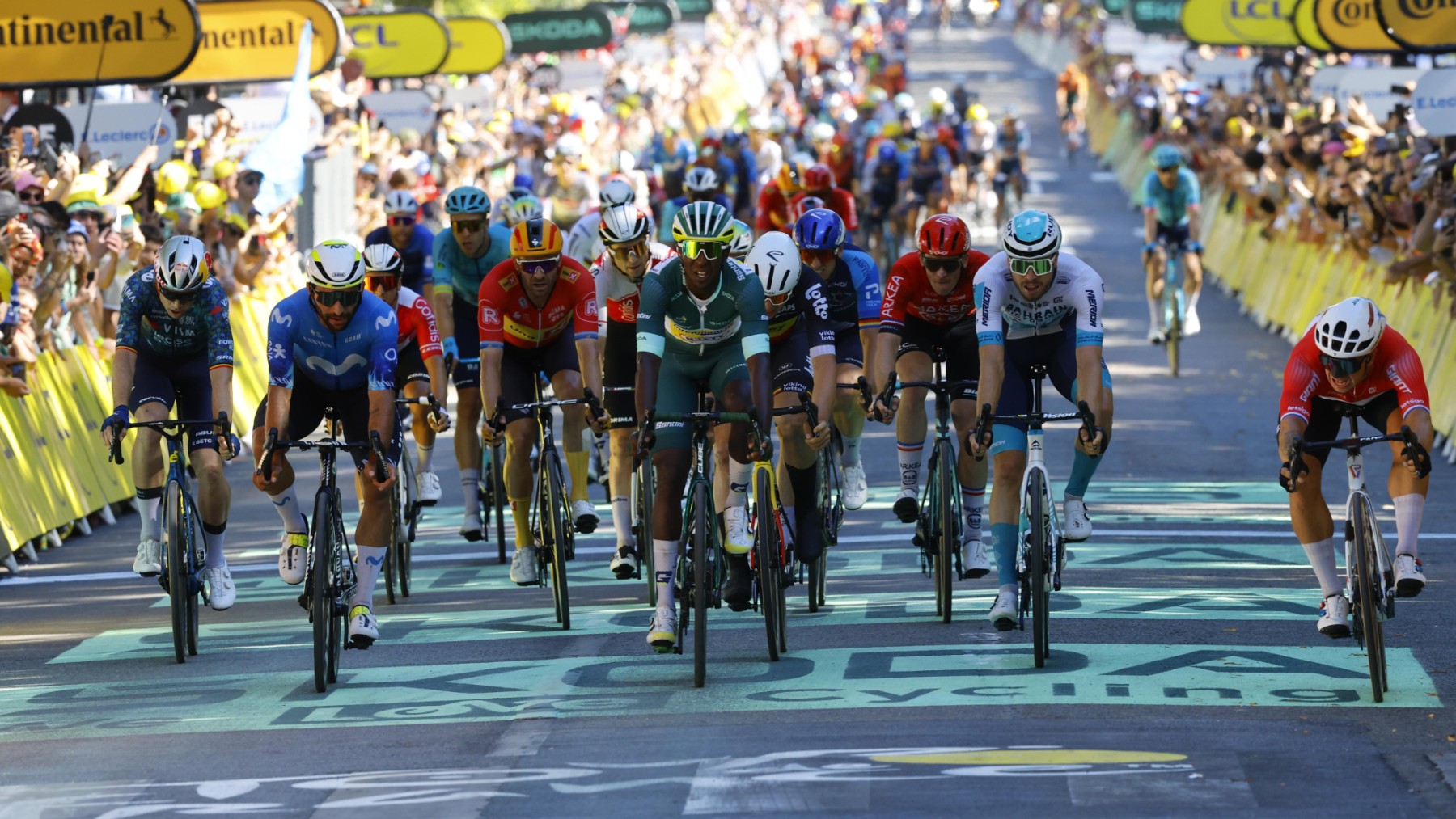 Imagen de un sprint en una carrera ciclista. (EFE)