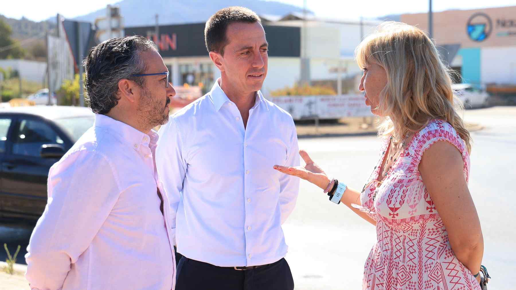 El presidente Llorenç Galmés, con el conseller Rubio y la alcaldesa de Felanitx, Catalina Soler.