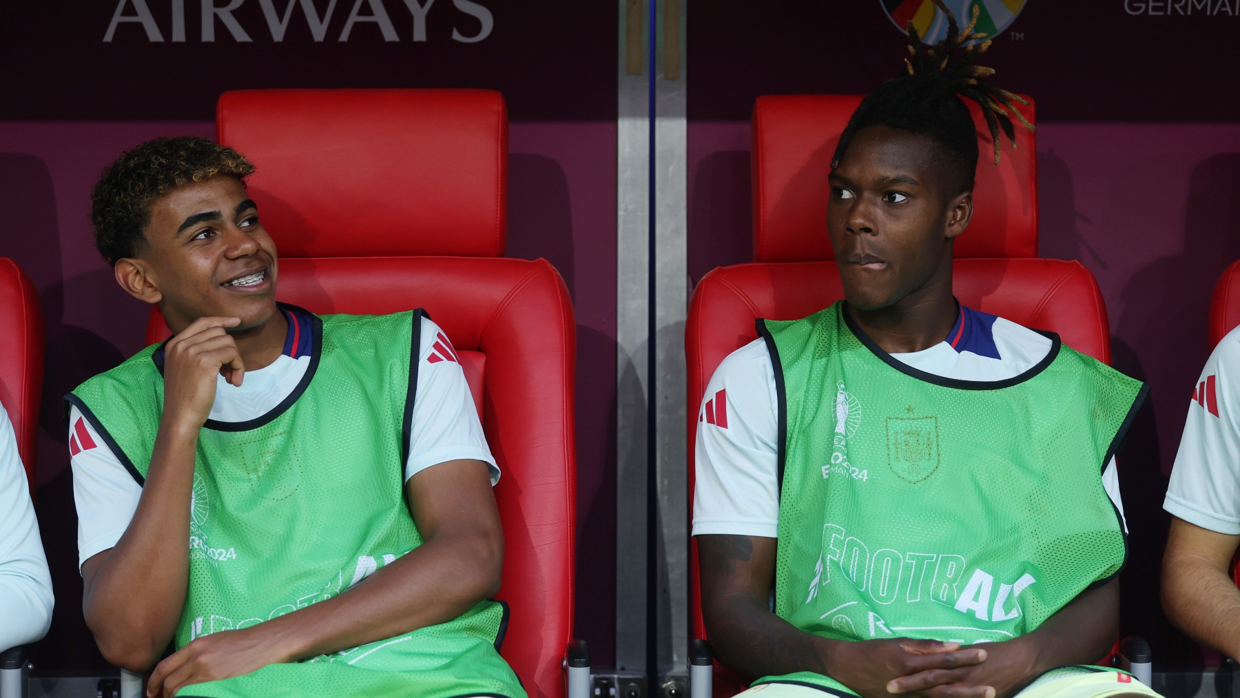 Lamine Yamal y Nico Williams en el banquillo. (Getty)