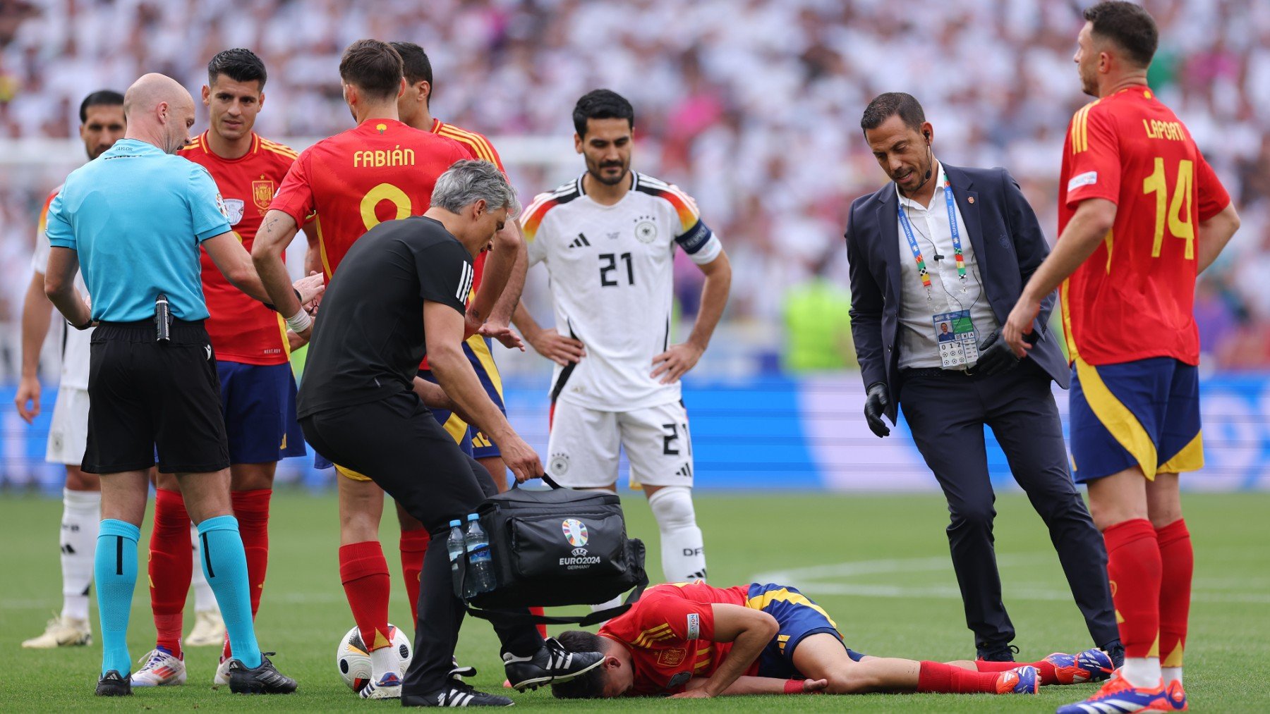 La lesión de Pedri tras la entrada de Kroos. (Getty)