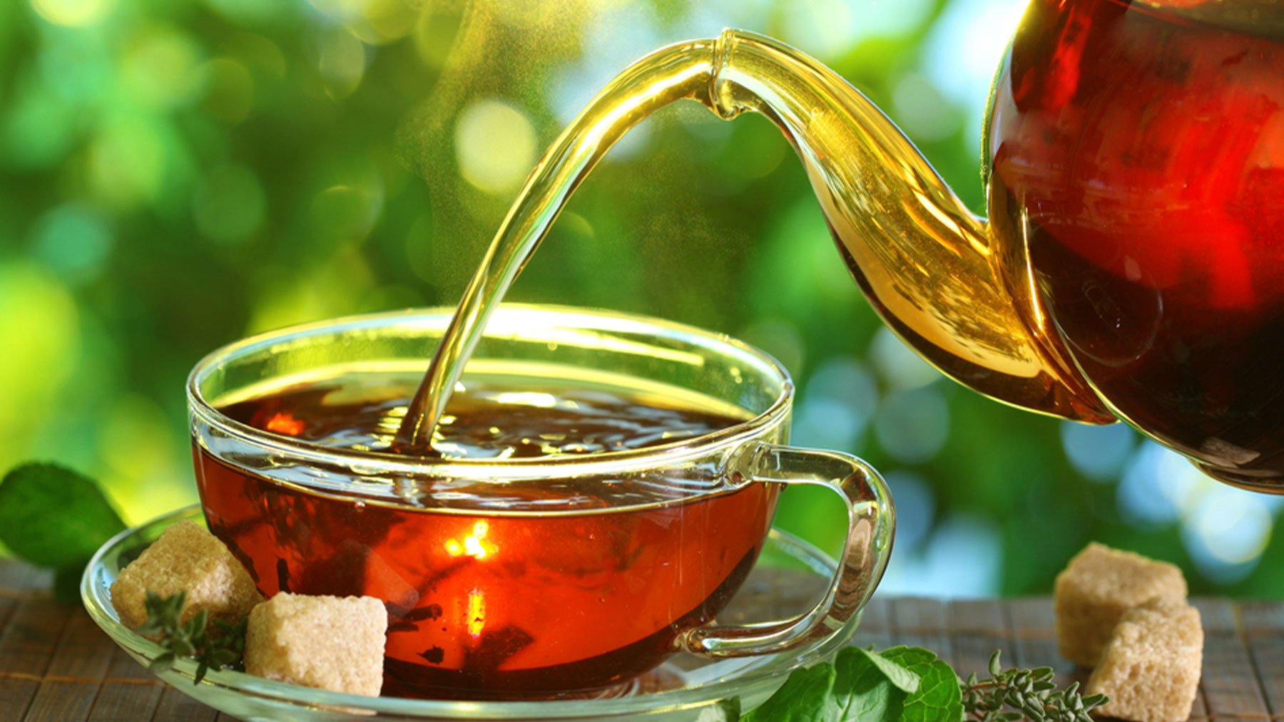 El té es una buena opción para refrescarse en verano.