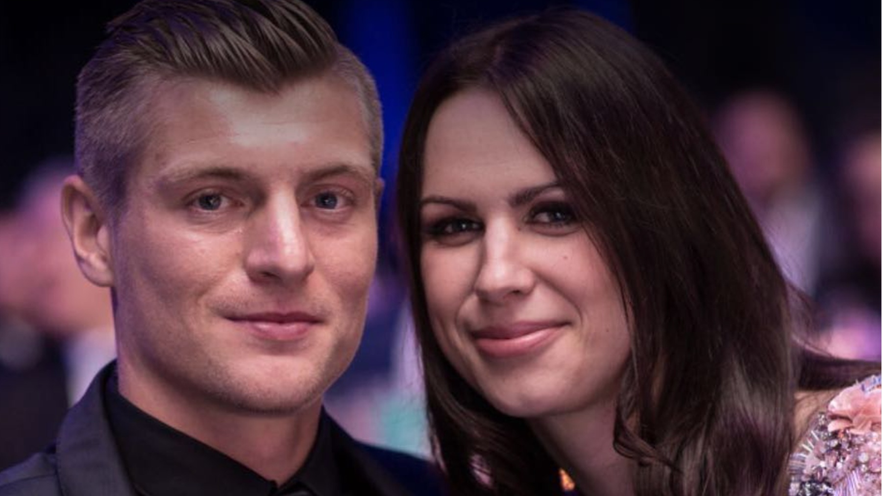 Toni Kroos con su mujer Jessica.