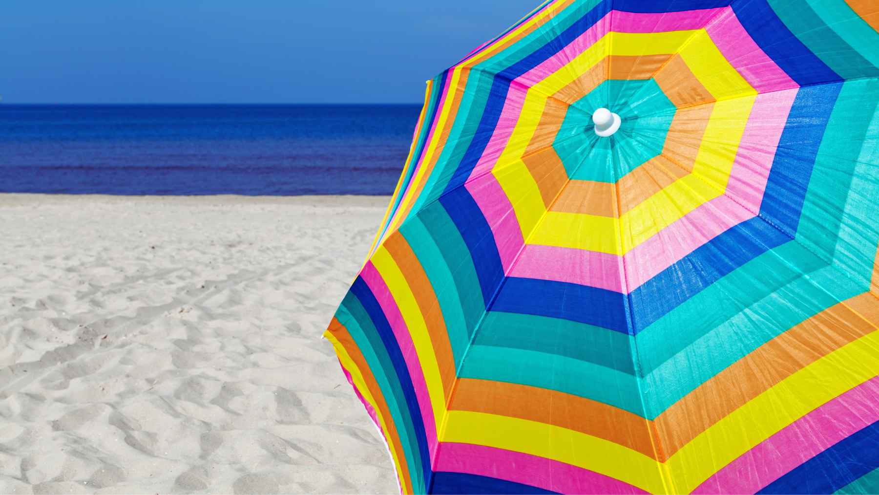 Sombrilla en la playa.