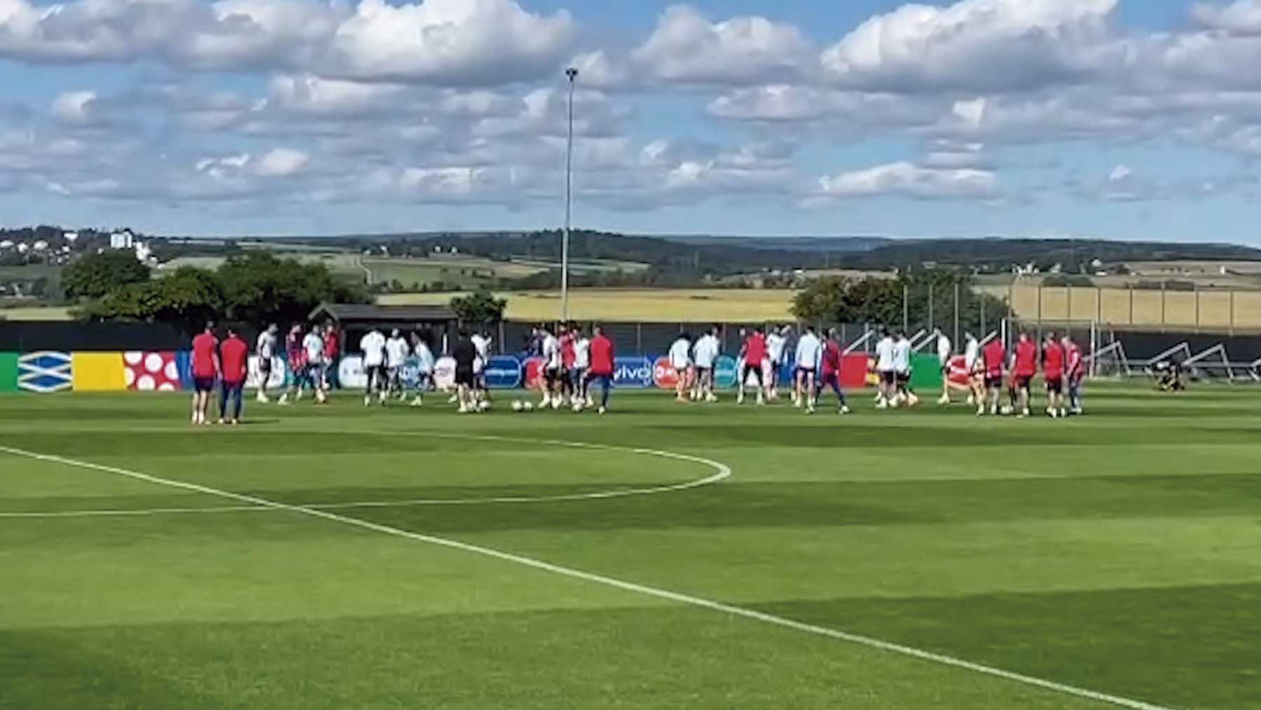 España se entrena antes de jugar contra Francia.