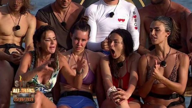 Olga Moreno y Sofía Suescun viven un tenso momento en 'Supervivientes All Stars'. (Mediaset)