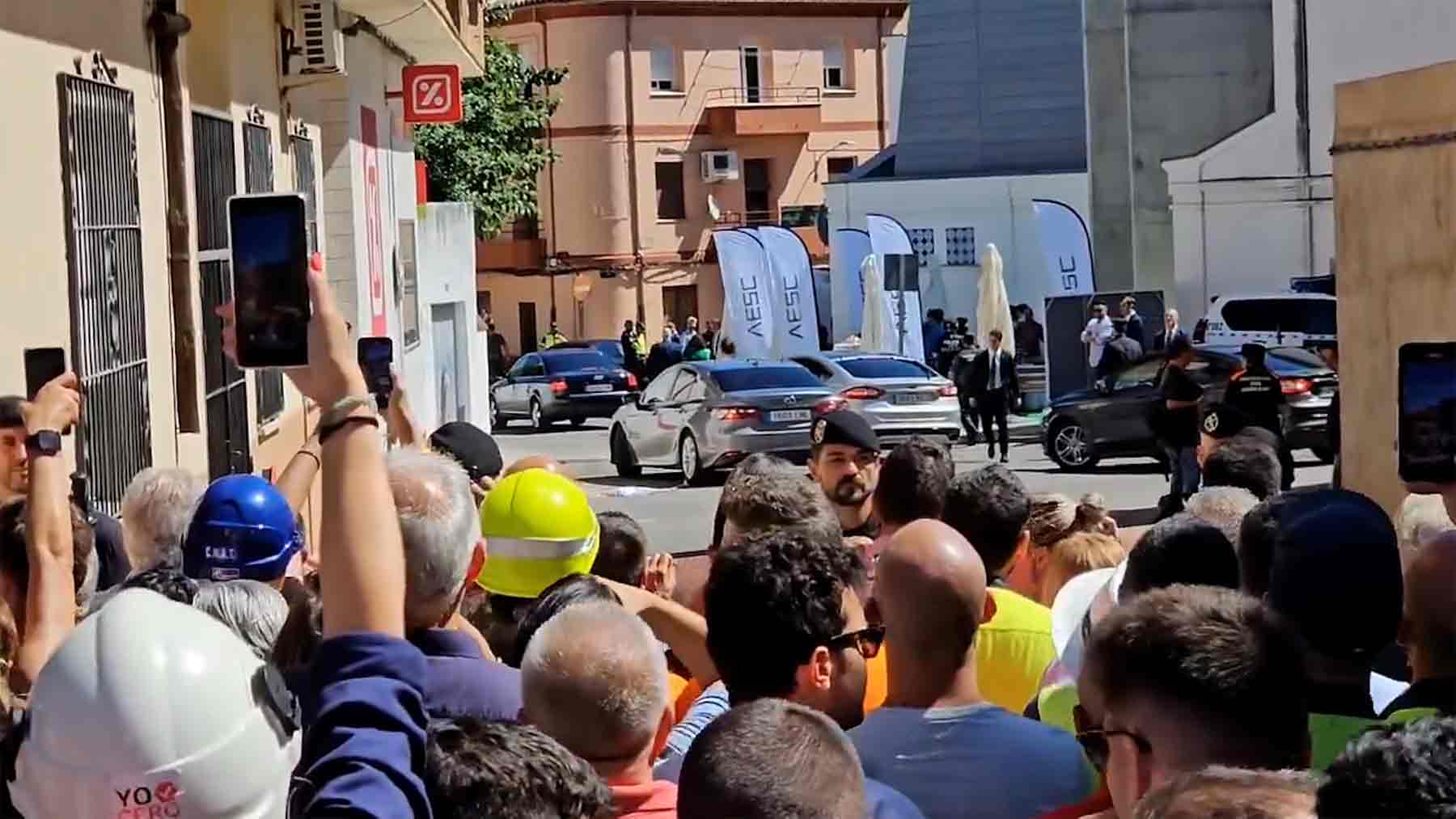 La protesta contra Sánchez durante la visita a Navalmoral de la Mata.