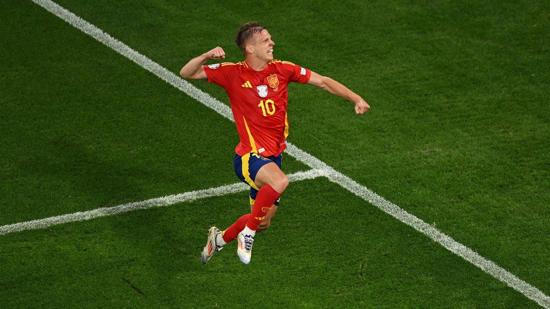 Dani Olmo celebra el segundo gol de España. (Getty)