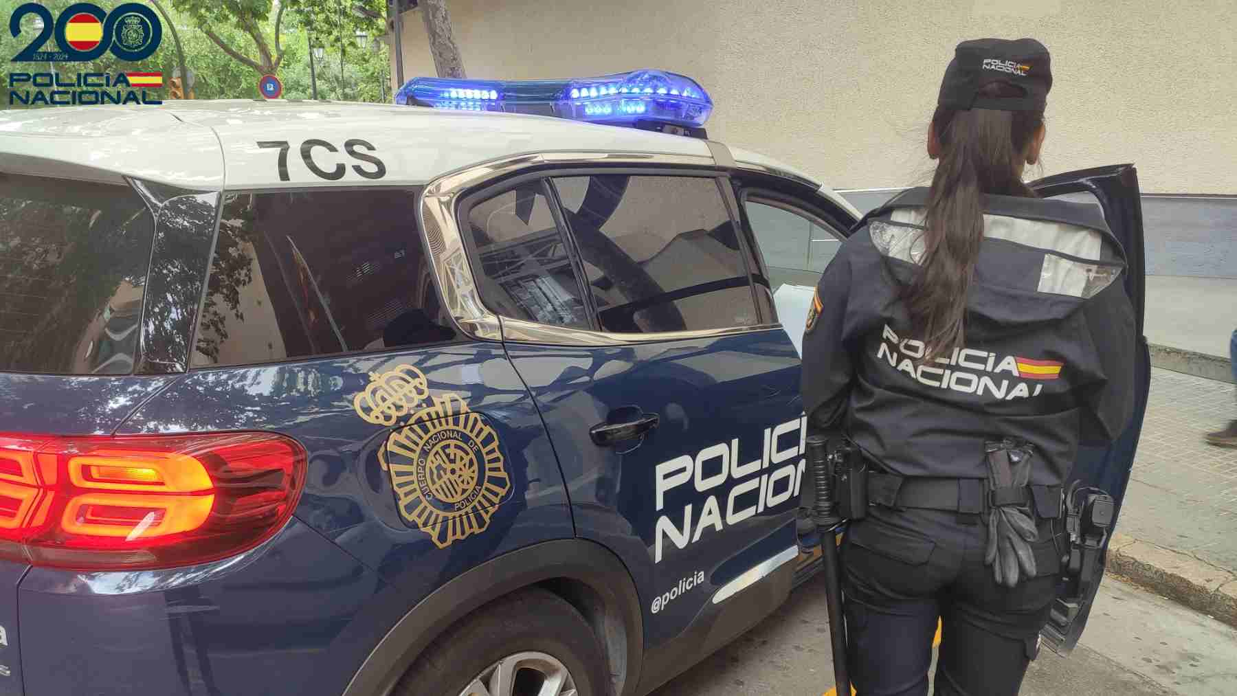 Una agente de la Policía Nacional en Palma.