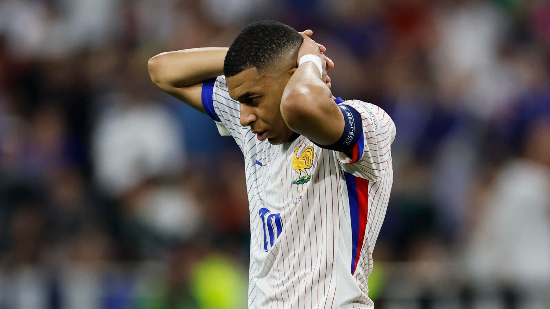 Mbappé se lamenta tras caer eliminado ante España en la semifinal de la Eurocopa. (EFE)