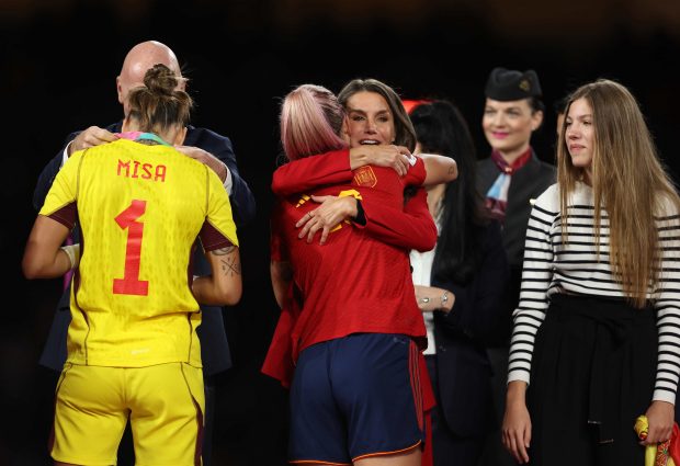 La Reina Letizia y la infanta Sofía en la final del Mundial. 