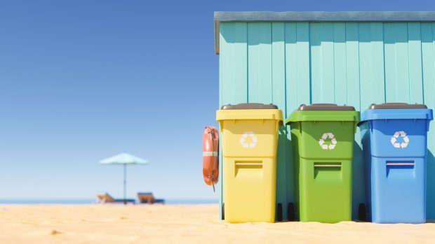 cubos reciclaje playa