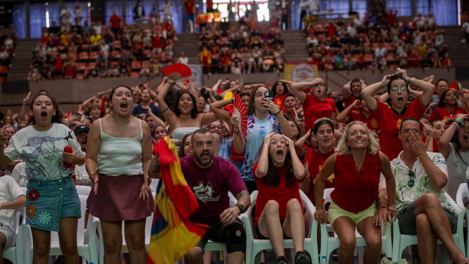 Cientos de personas ven la final del Mundial femenino en Barcelona. (EP)