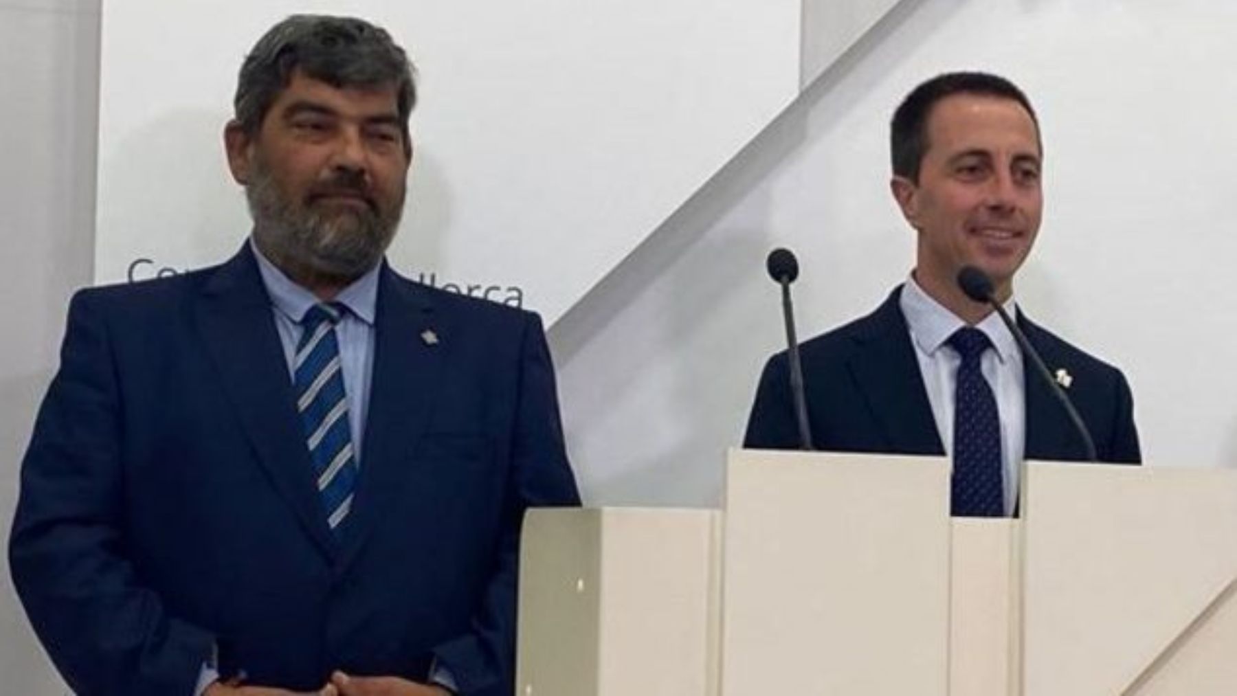 El vicepresidente del Consell de Mallorca Pedro Bestard (Vox) con el presidente insular, Llorenç Galmés (PP).