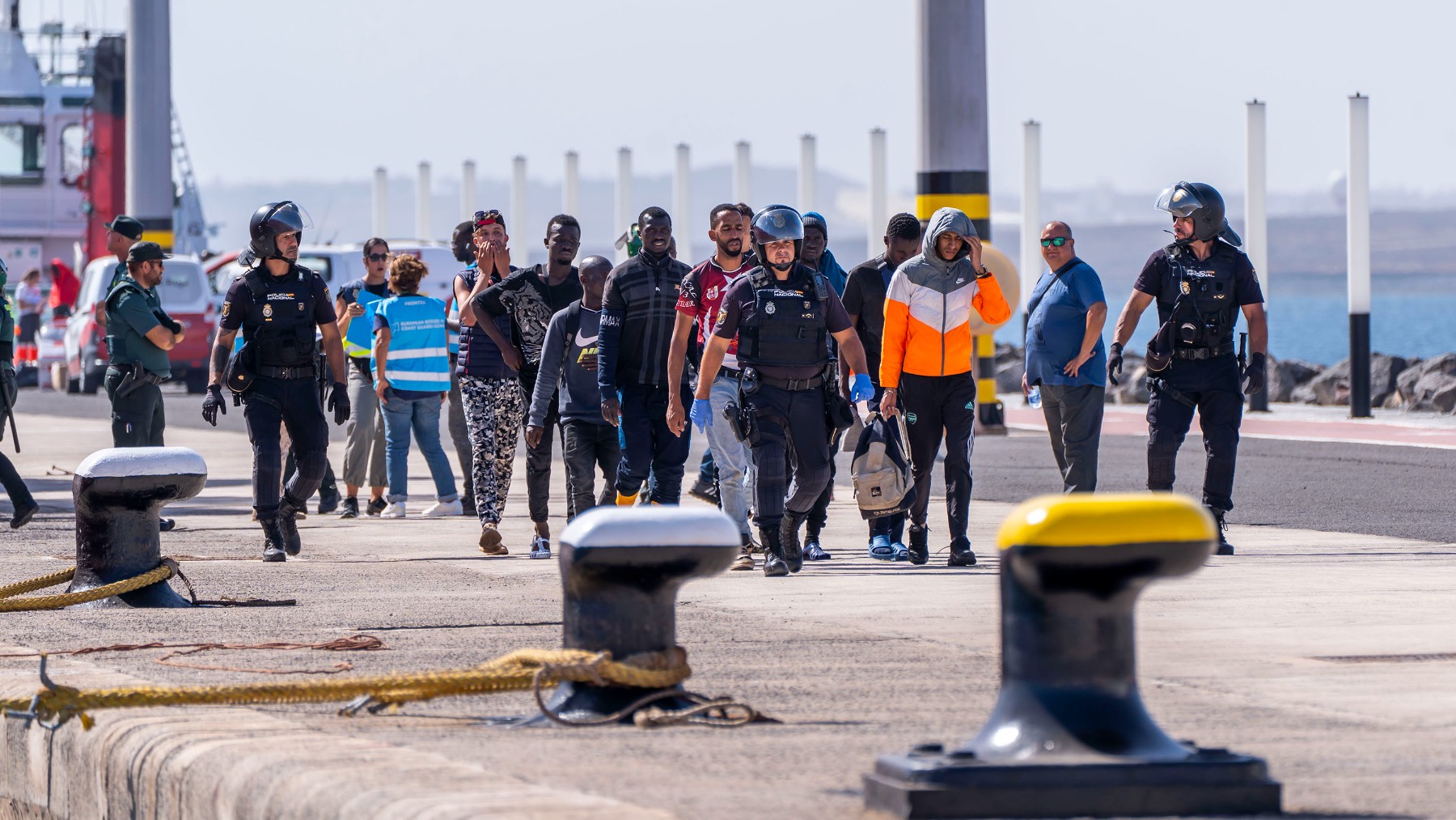 Decenas de inmigrantes irregulares en Fuerteventura. (Foto: EP)