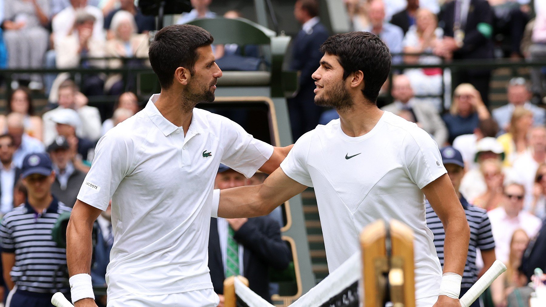 Novak Djokovic y Carlos Alcaraz, antes de la final de Wimbledon 2023. (Getty)