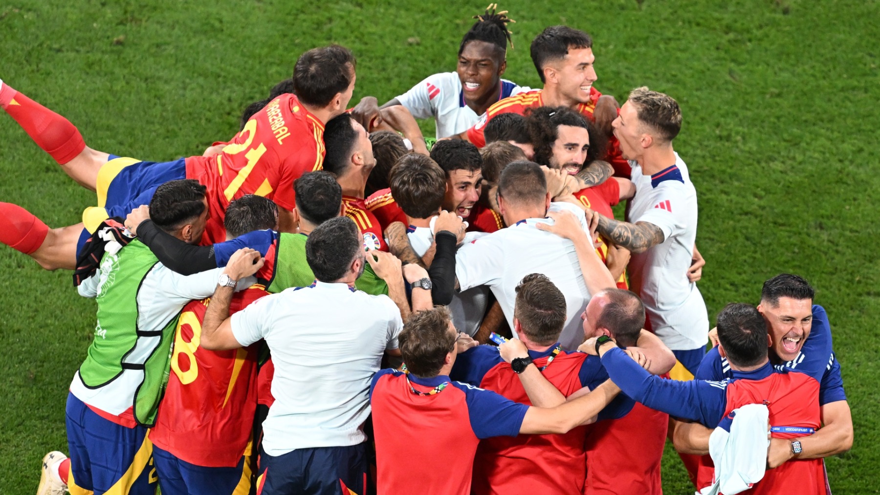 España celebrando el pase a la final de la Eurocopa. (Europa Press)
