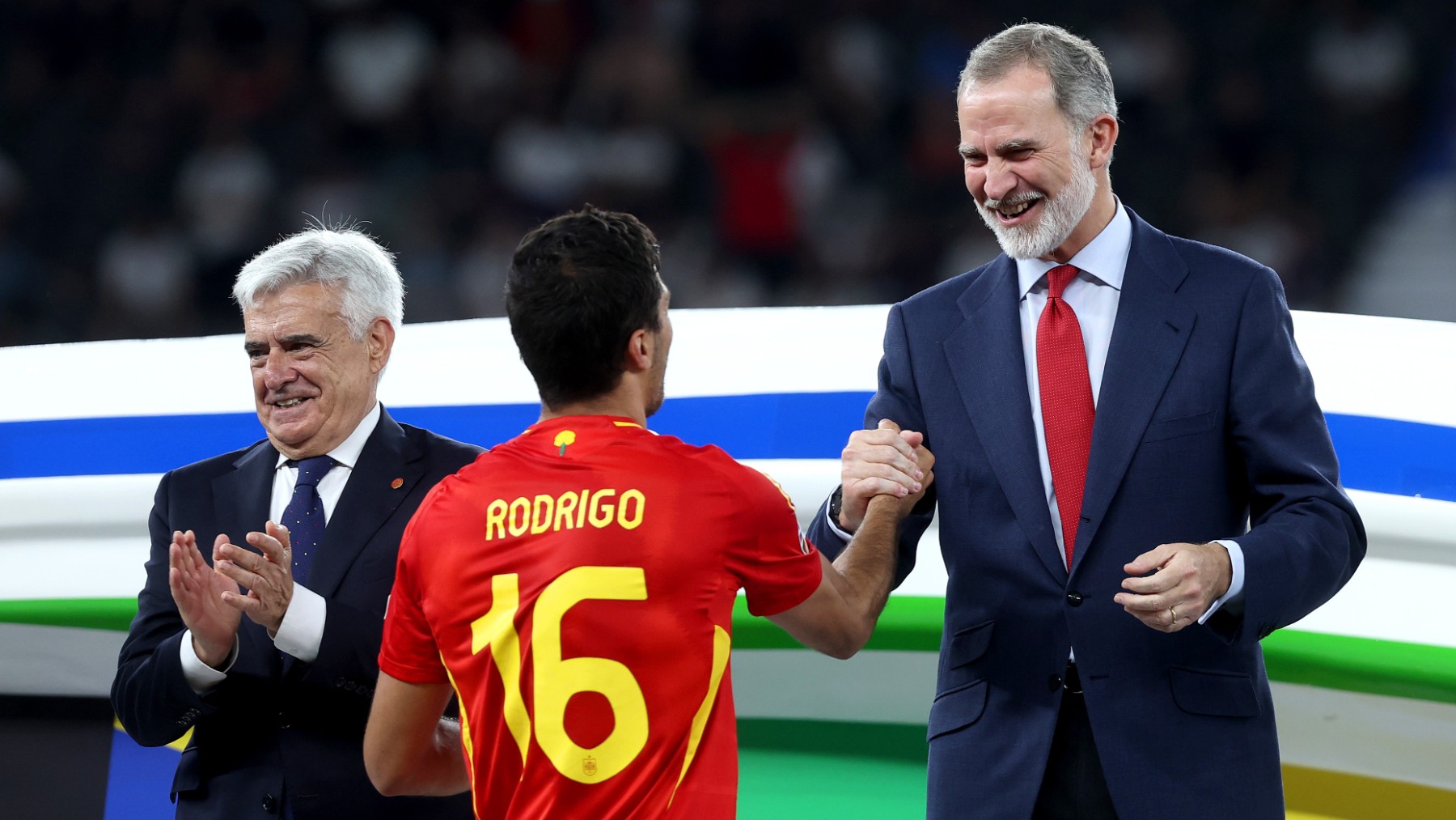 El Rey Felipe VI con Rodrigo Hernández. (Getty)