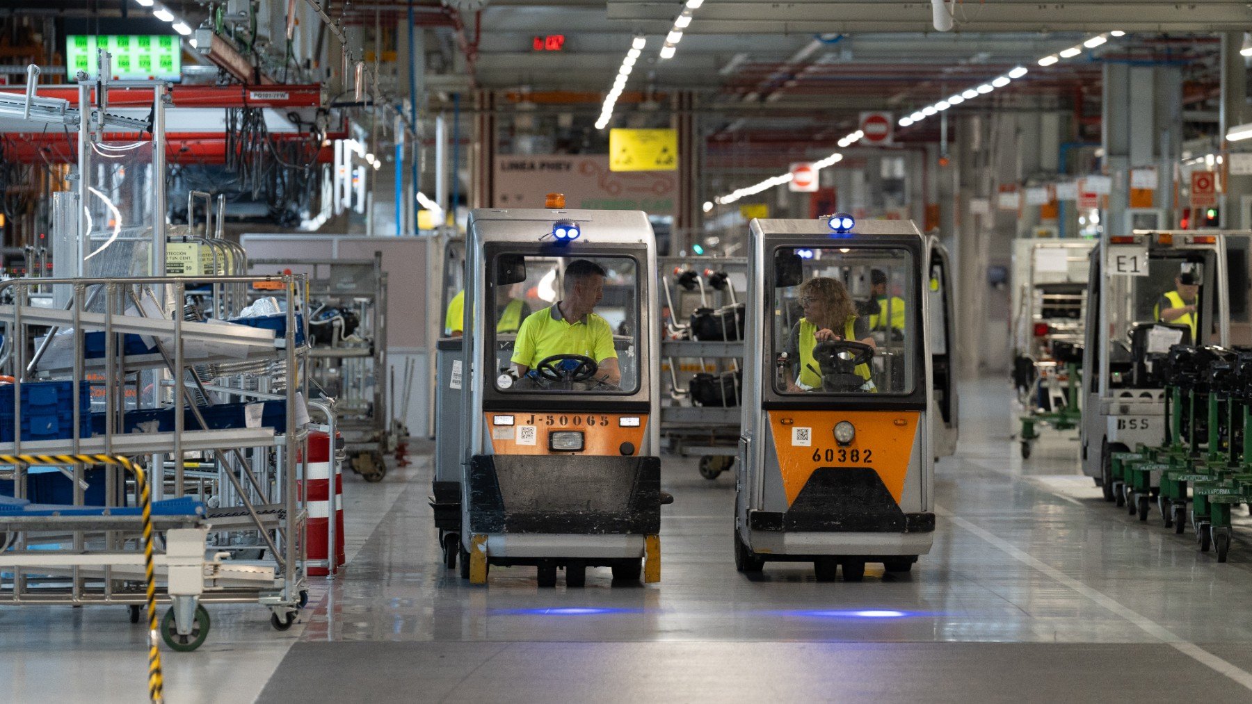 Trabajadores en una fábrica de SEAT. (EP)