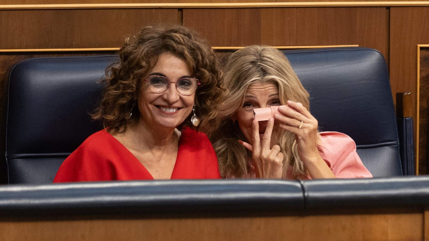 María Jesús Montero, ministra de Hacienda, y Yolanda Díaz, de Trabajo.