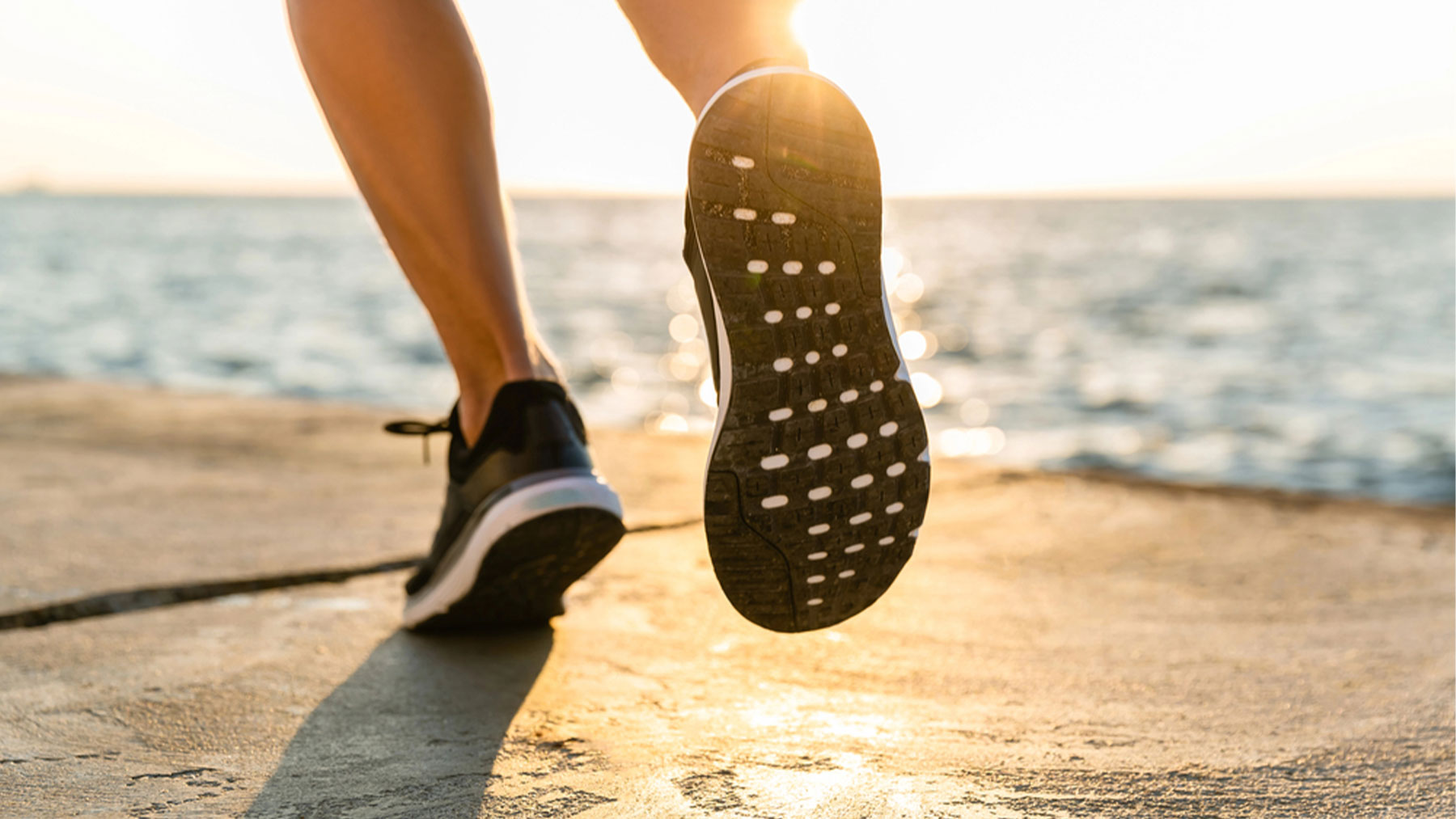 A primera hora de la mañana es un buen momento para hacer deporte en verano.