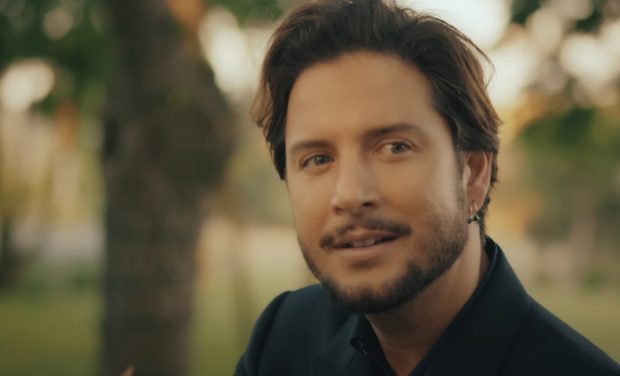 Manuel Carrasco en el videoclip de 'La reina del baile'