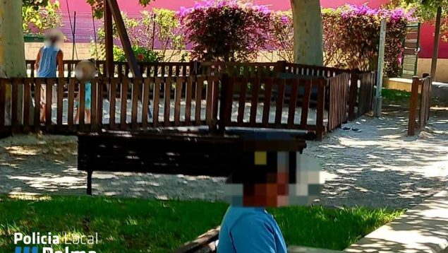 detenido hombre masturbarse parque