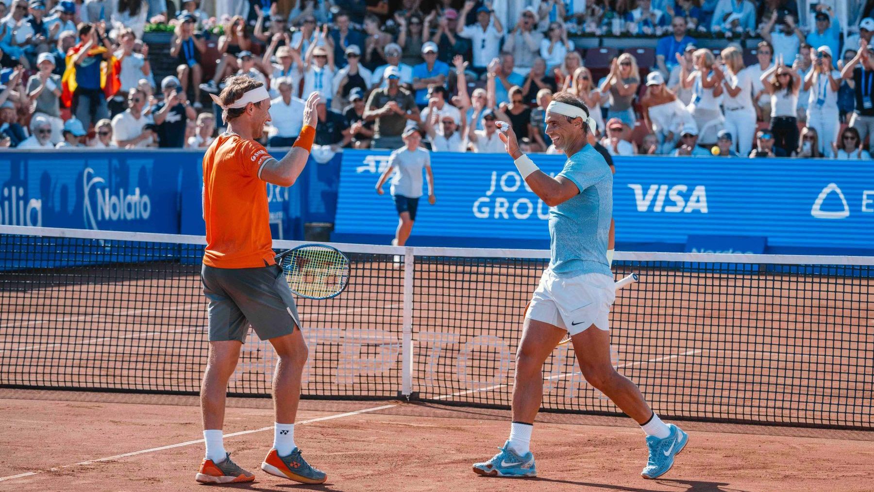 Nadal y Ruud celebran una victoria en dobles en Bastad. (Nordea Open)