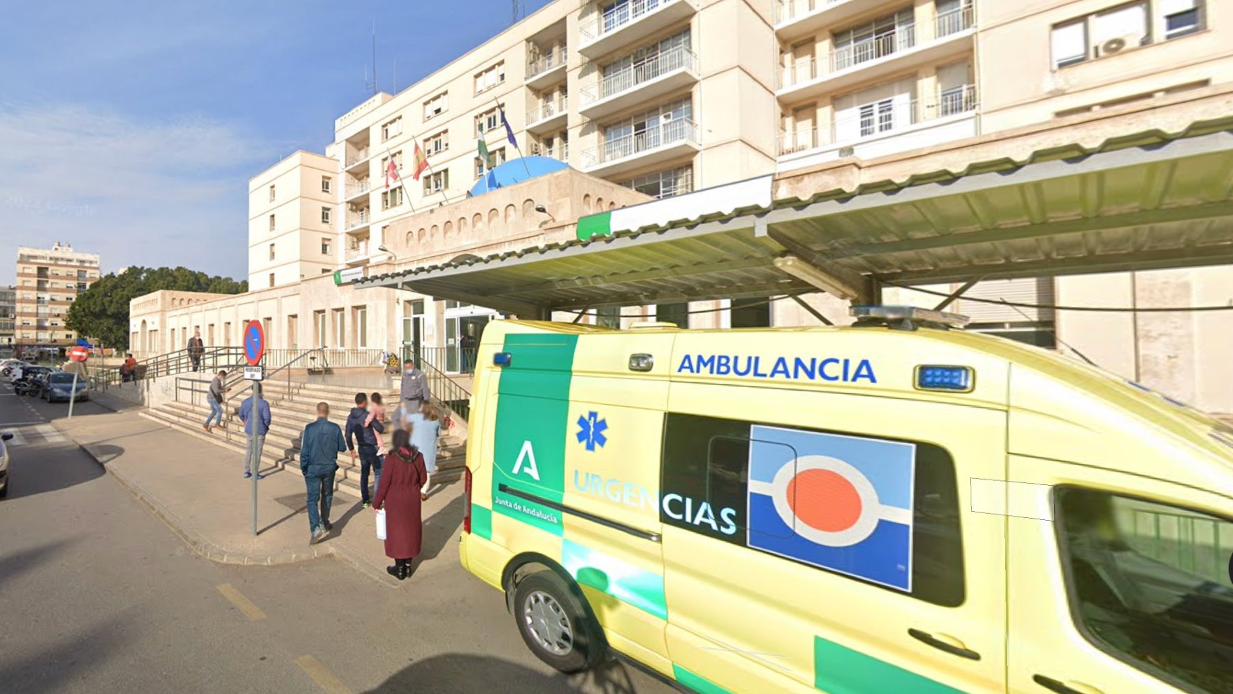 Entrada al Hospital Bola Azul de Almería.