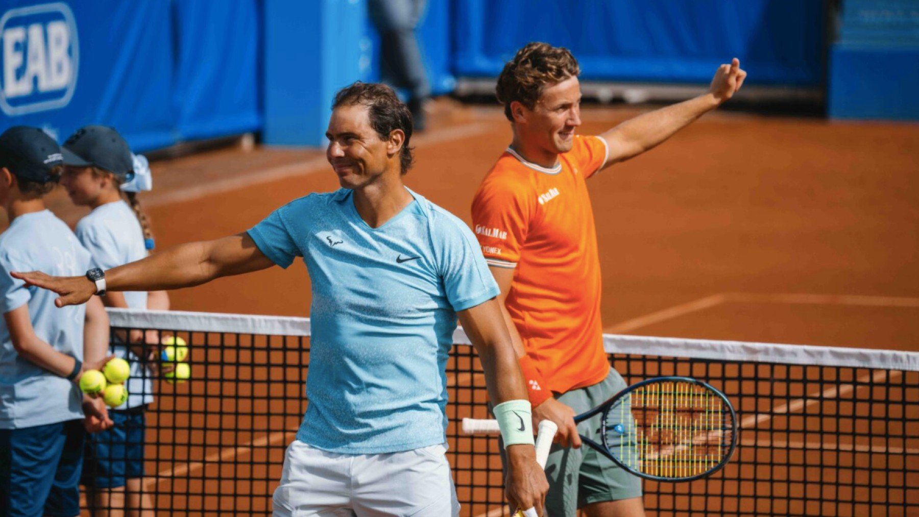 Nadal y Ruud, tras una victoria en dobles en Bastad. (Nordea Open)
