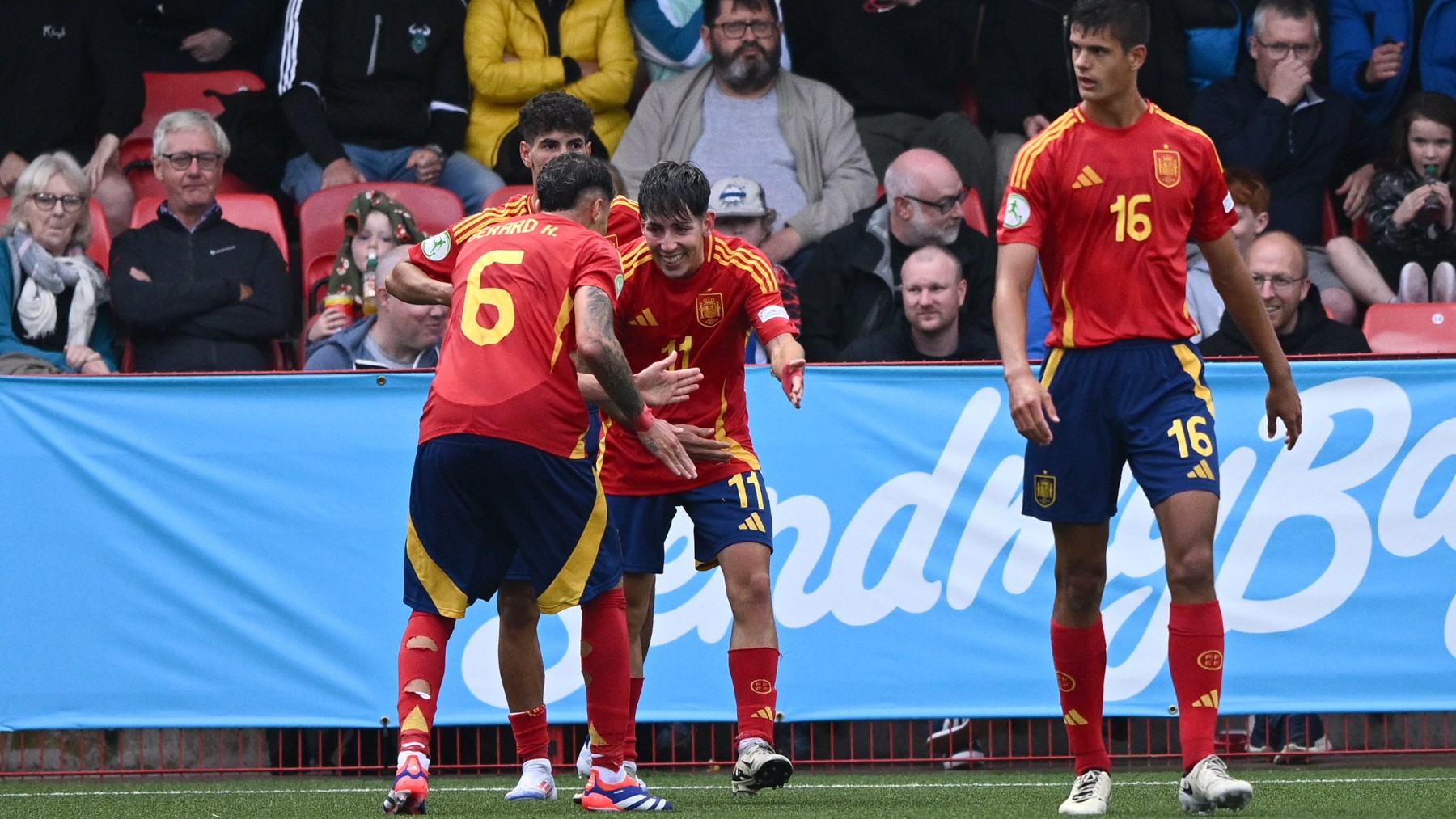 Los jugadores de España celebran un gol. (RFEF)