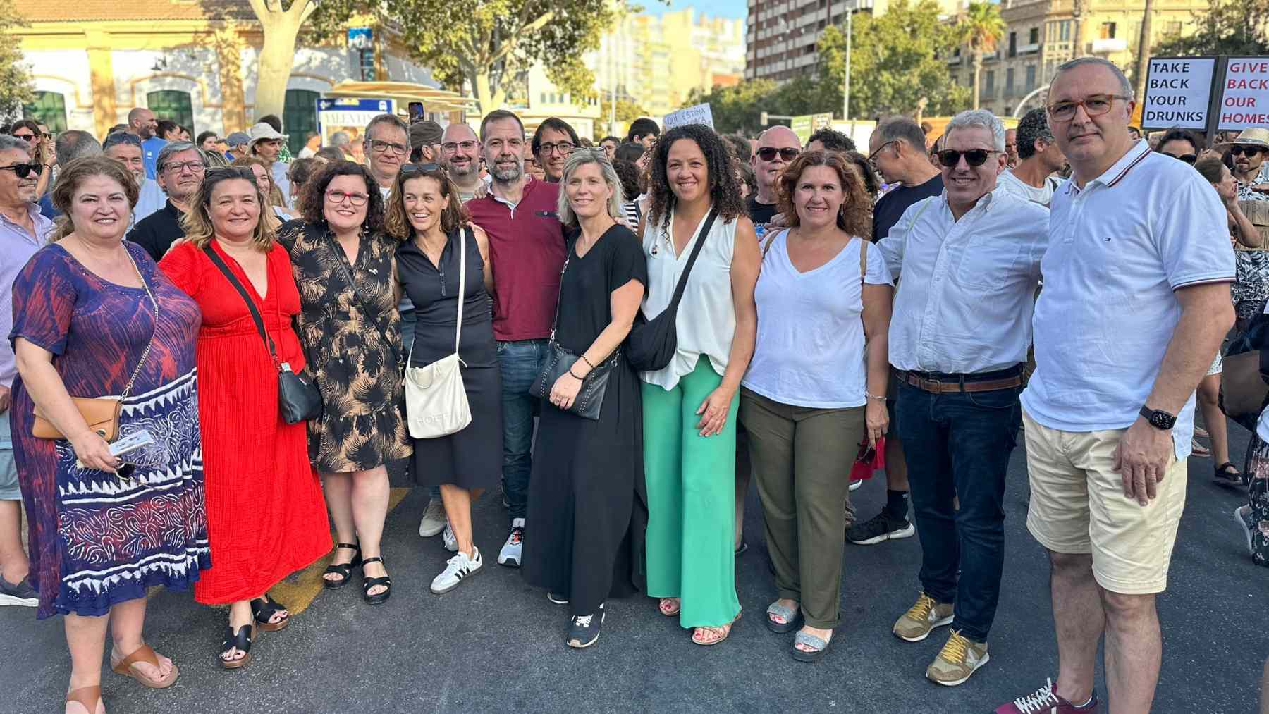 Dirigentes socialistas en la manifestación contra la saturación turística en Palma.