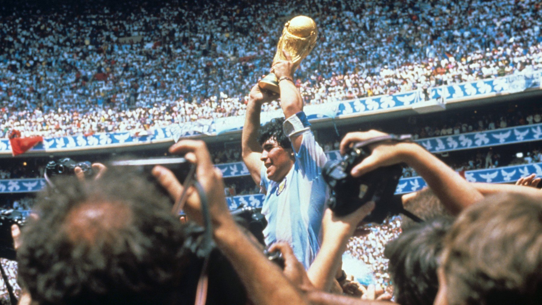 Diego Maradona, tras ganar el Mundial de 1986. (EFE)
