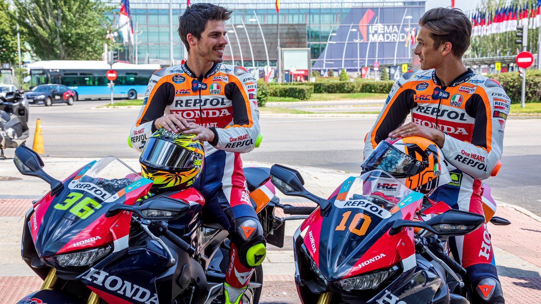 Joan Mir y Luca Marini dando una vuelta por el circuito de F1 de Madrid. (Repsol)