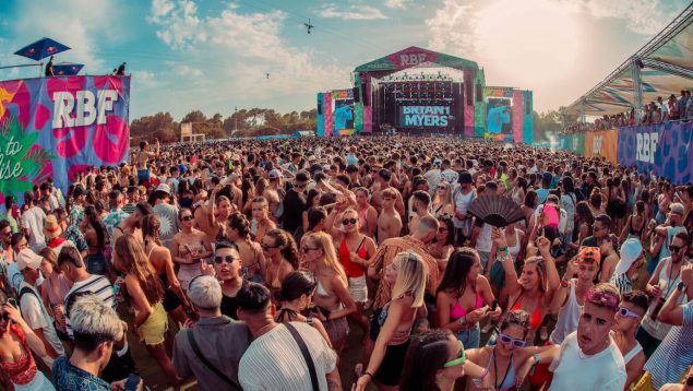 Torrevieja cierra la gira del Reggaeton Beach Festival 2024 con Anuel AA y Manuel Turizo