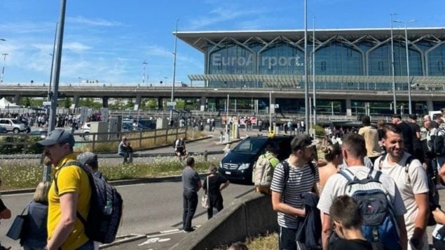Evacuado un aeropuerto en la frontera de Francia con Suiza por un aviso de bomba