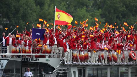 La embarcación de España, en la ceremonia de apertura de los Juegos Olímpicos de París 2024. (Getty)