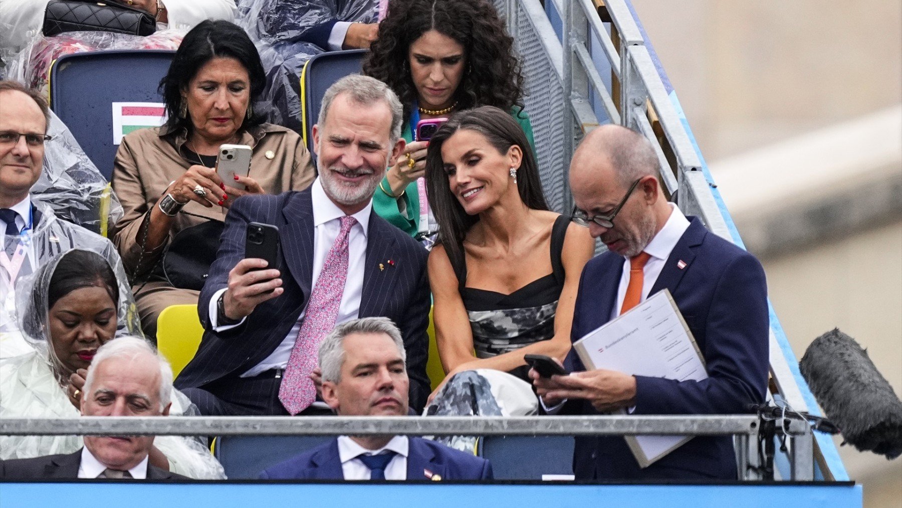 El Rey Felipe y la Reina Letizia en el palco de autoridades. (EP)