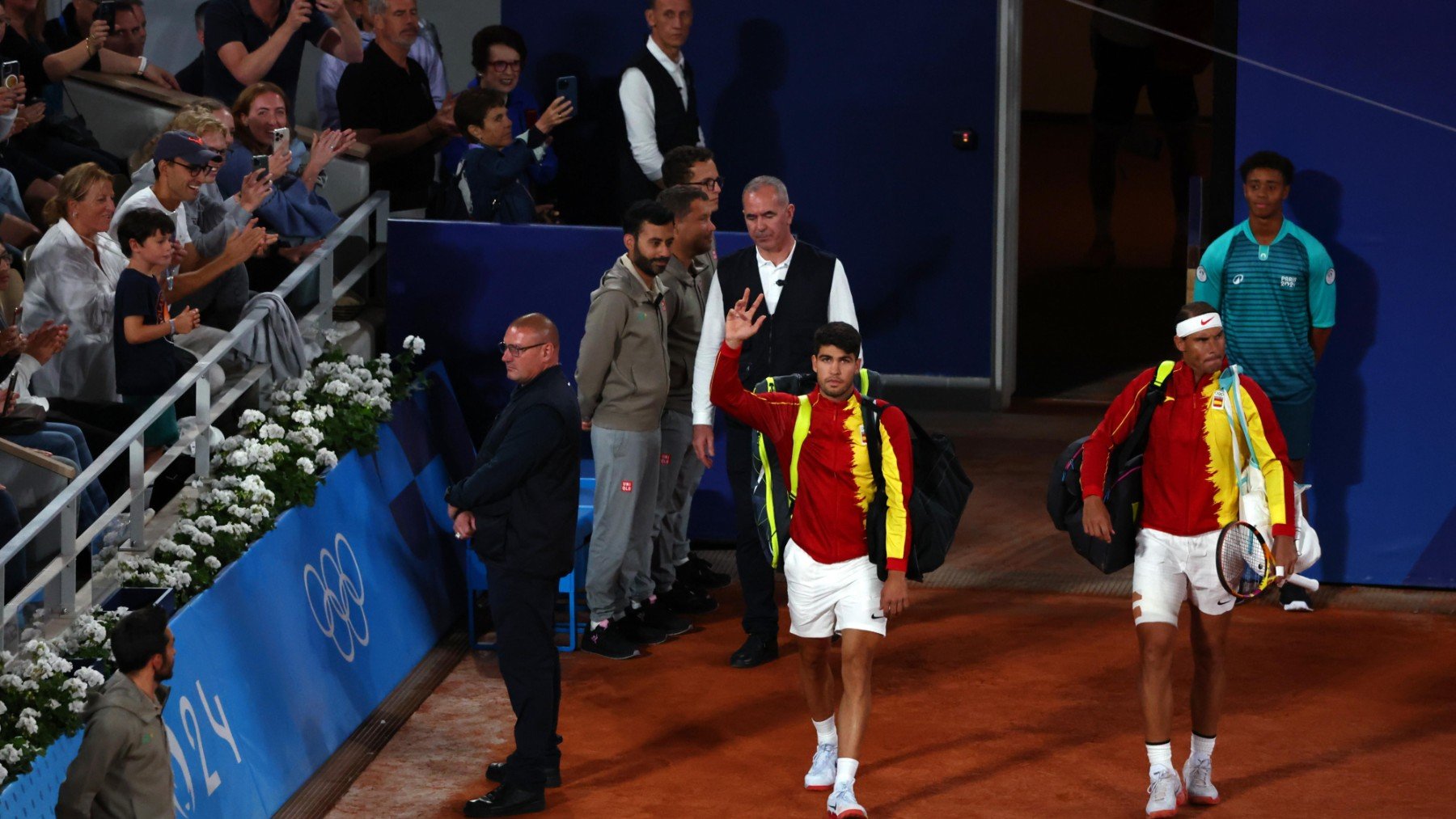 Carlos Alcaraz y Rafa Nadal. (EFE)