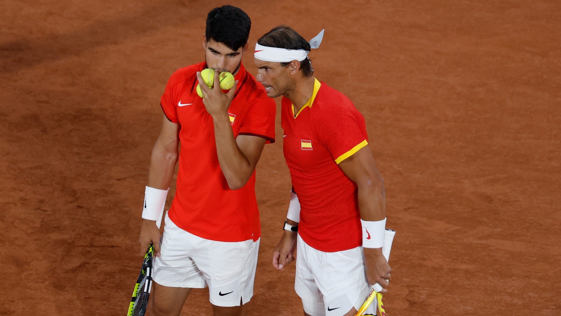 Carlos Alcaraz y Rafa Nadal en los Juegos Olímpicos. (EFE)