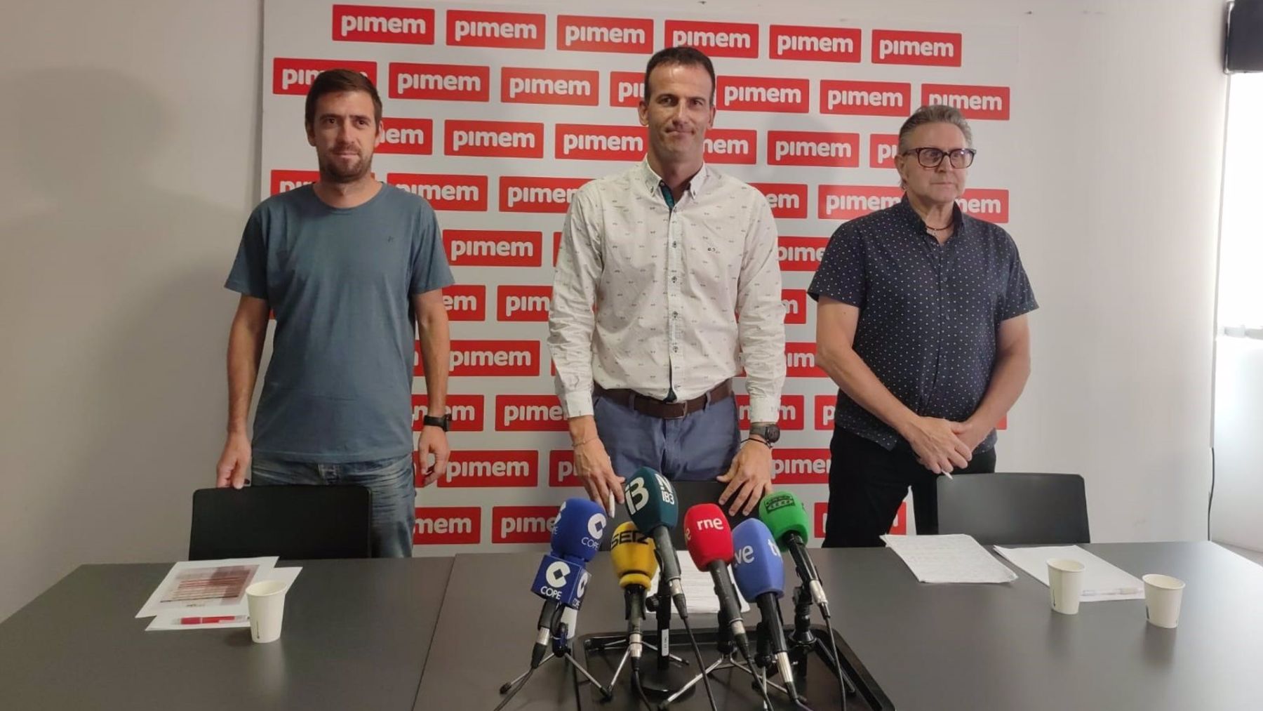 Joan Miquel Ferragut, Jordi Mora, y Jaume Bernis, en rueda de prensa.  (Europa Press)