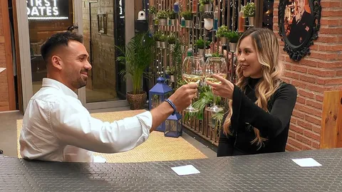 Ricardo y Nathalia en 'First Dates'. (Mediaset)