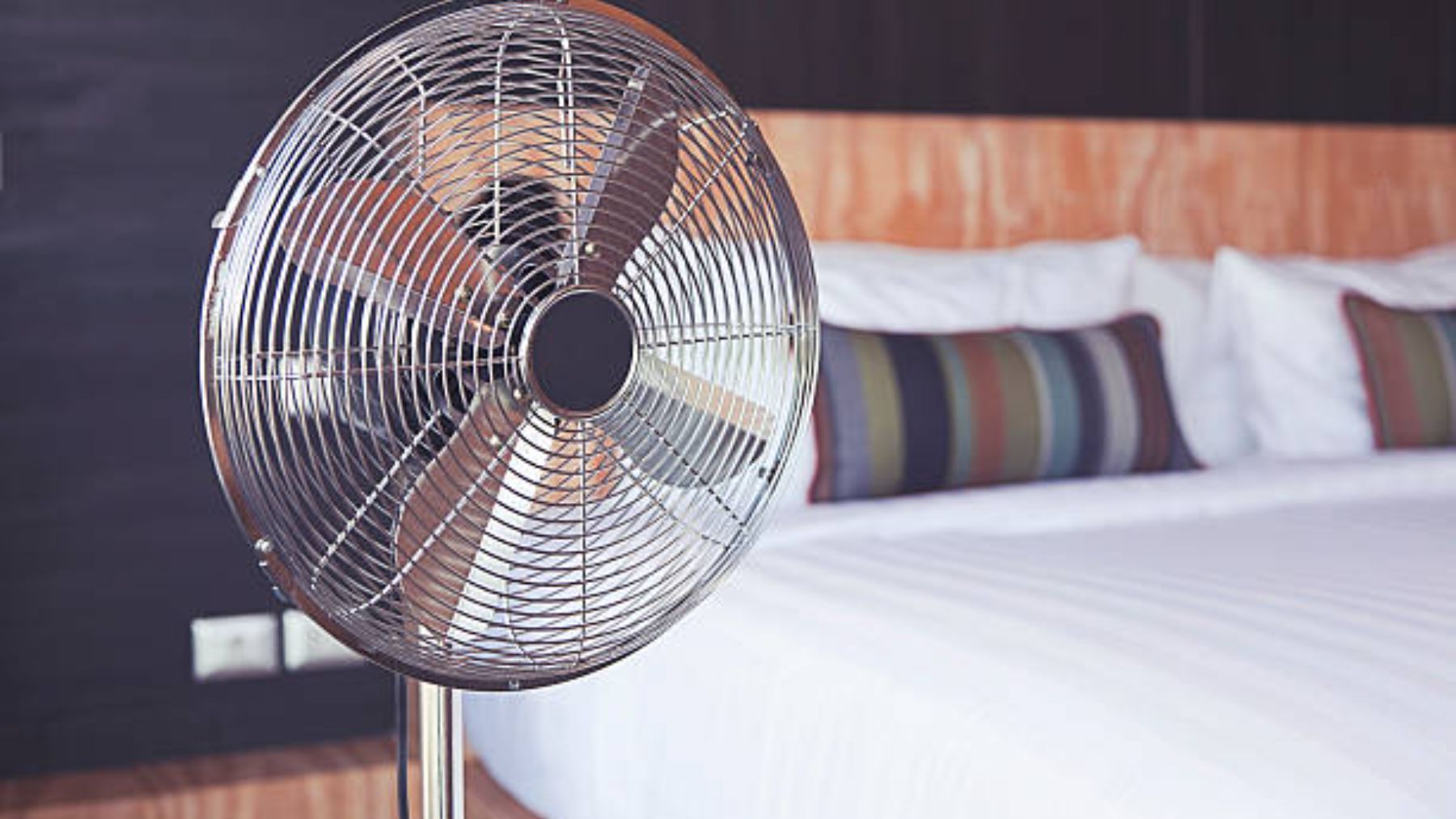 Ventilador en un dormitorio.