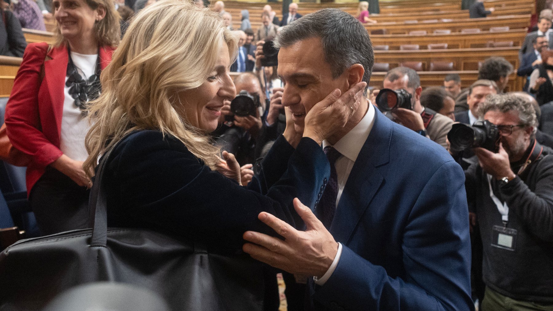 Yolanda Díaz con Pedro Sánchez en el Congreso de los Diputados. (Foto: EP)