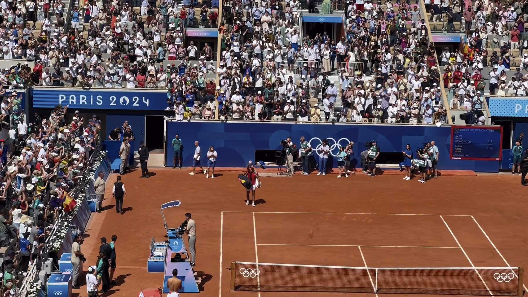 Rafa Nadal se marchó vitoreado en Roland Garros.