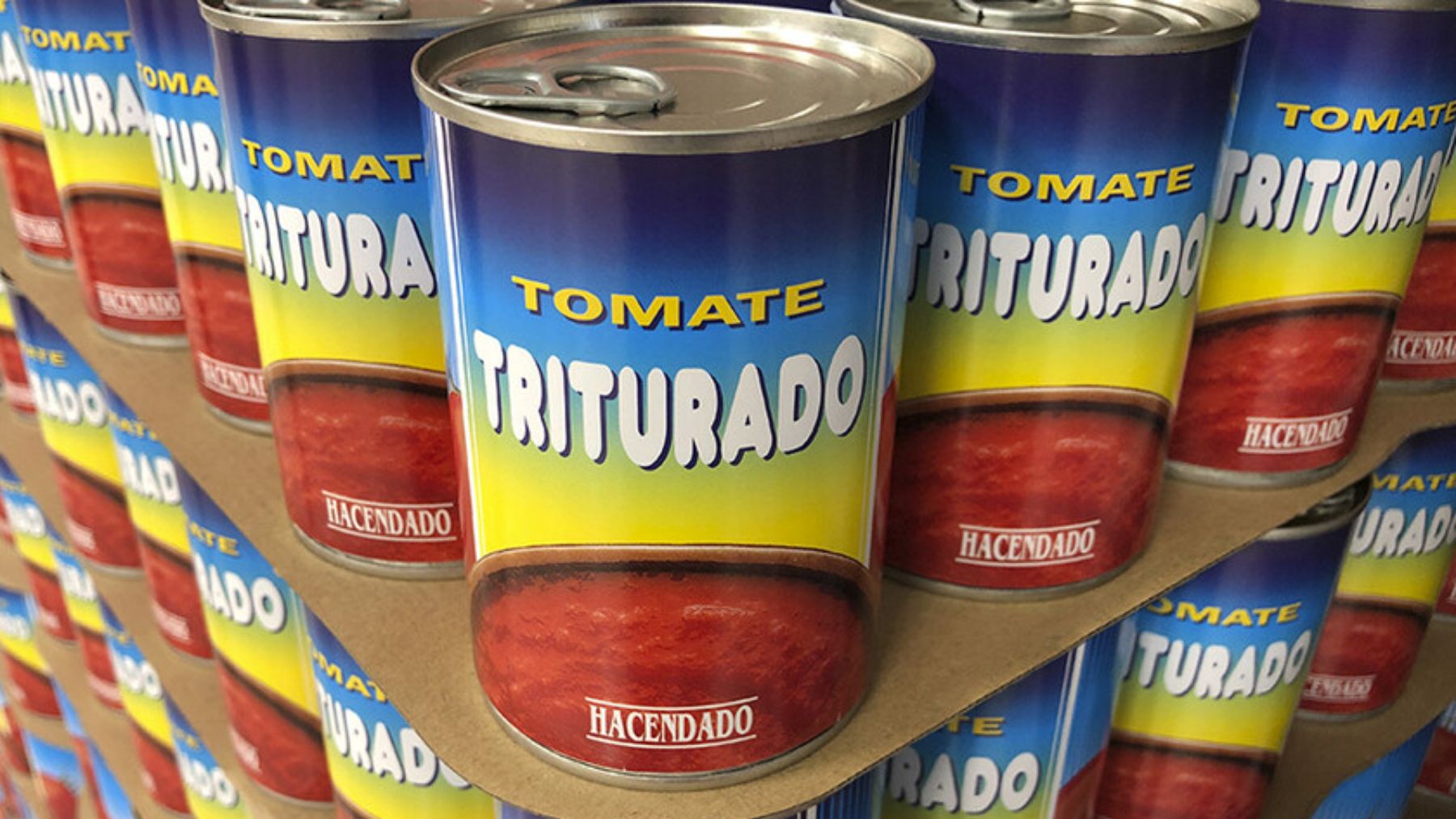 Latas de tomate triturado de Mercadona.