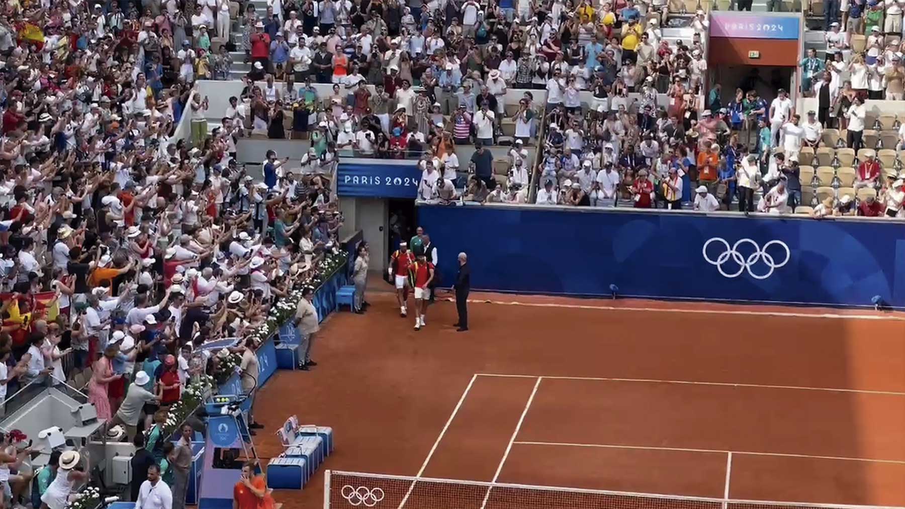 Rafa Nadal y Carlos Alcaraz son ídolos en París.